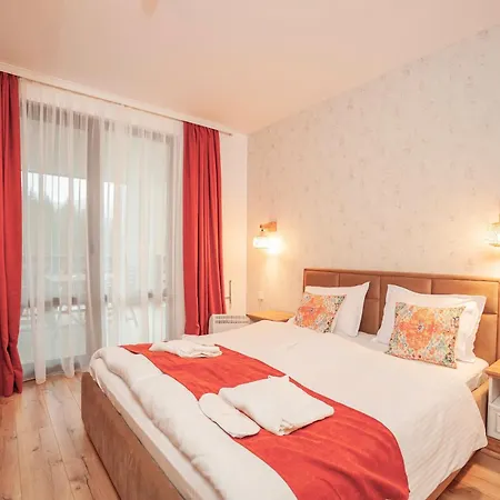Golden 526 At Oak Smolyan